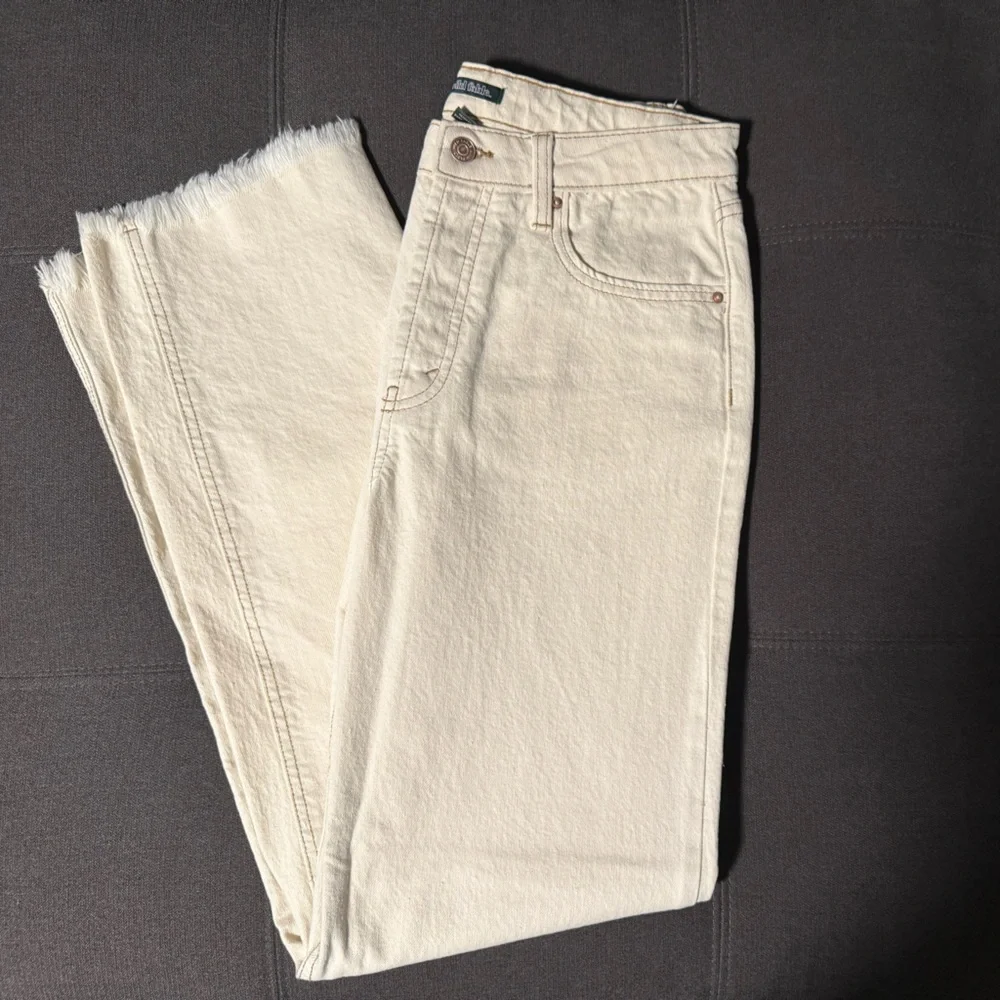 High Rise Straight Cream Frayed hem Jeans - Picture 3 of 11
